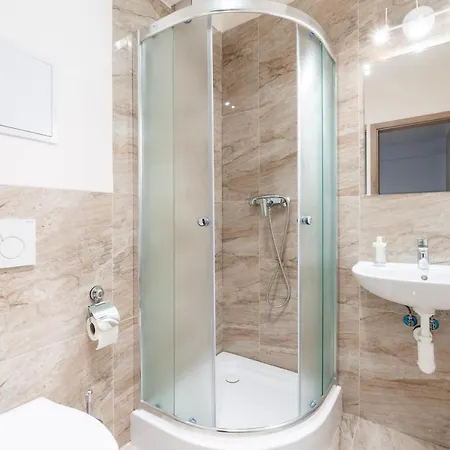 Brand New Studio Apartment #62 With Free Secure Parking In The Center Praha Exteriér fotografie
